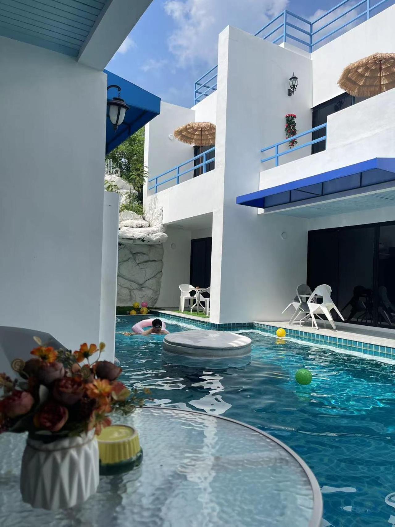 Mona Lisa Pool Homestay Pattaya
