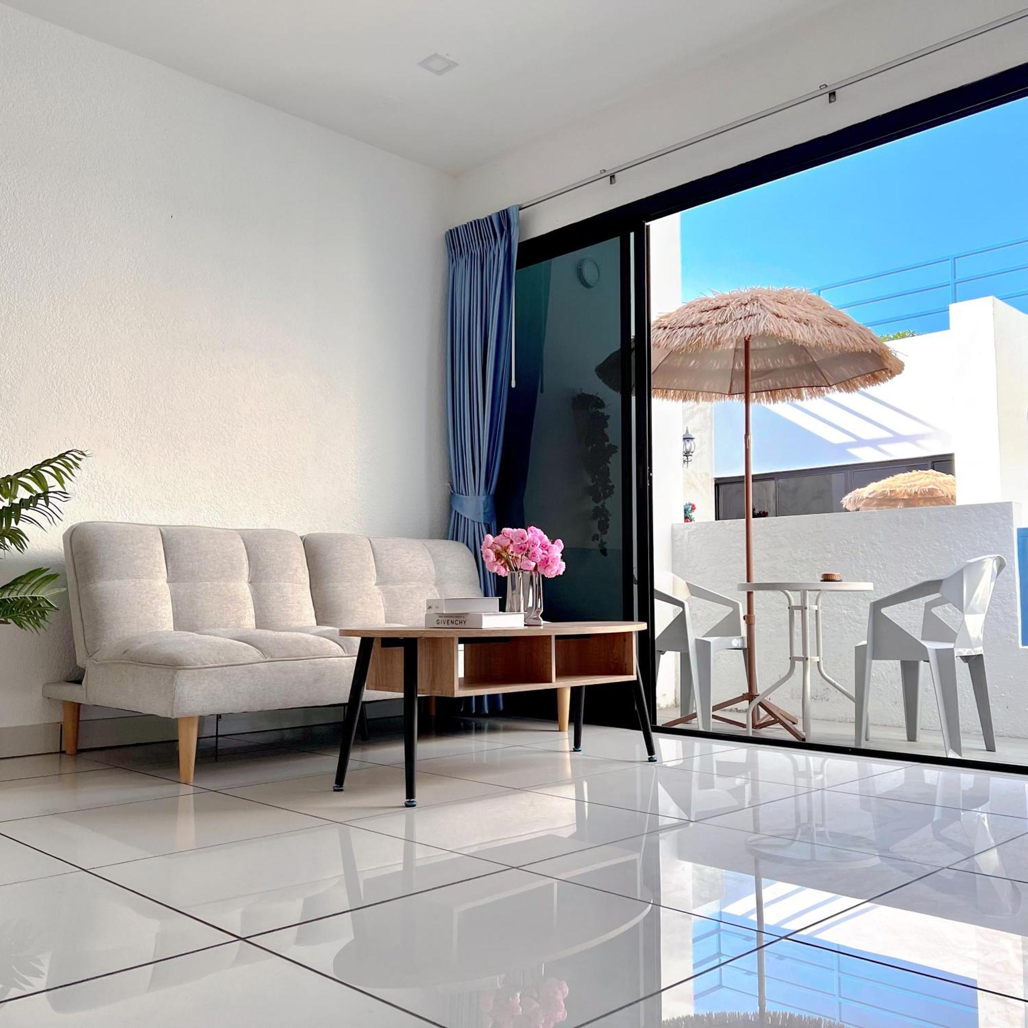 Mona Lisa Pool Homestay Pattaya