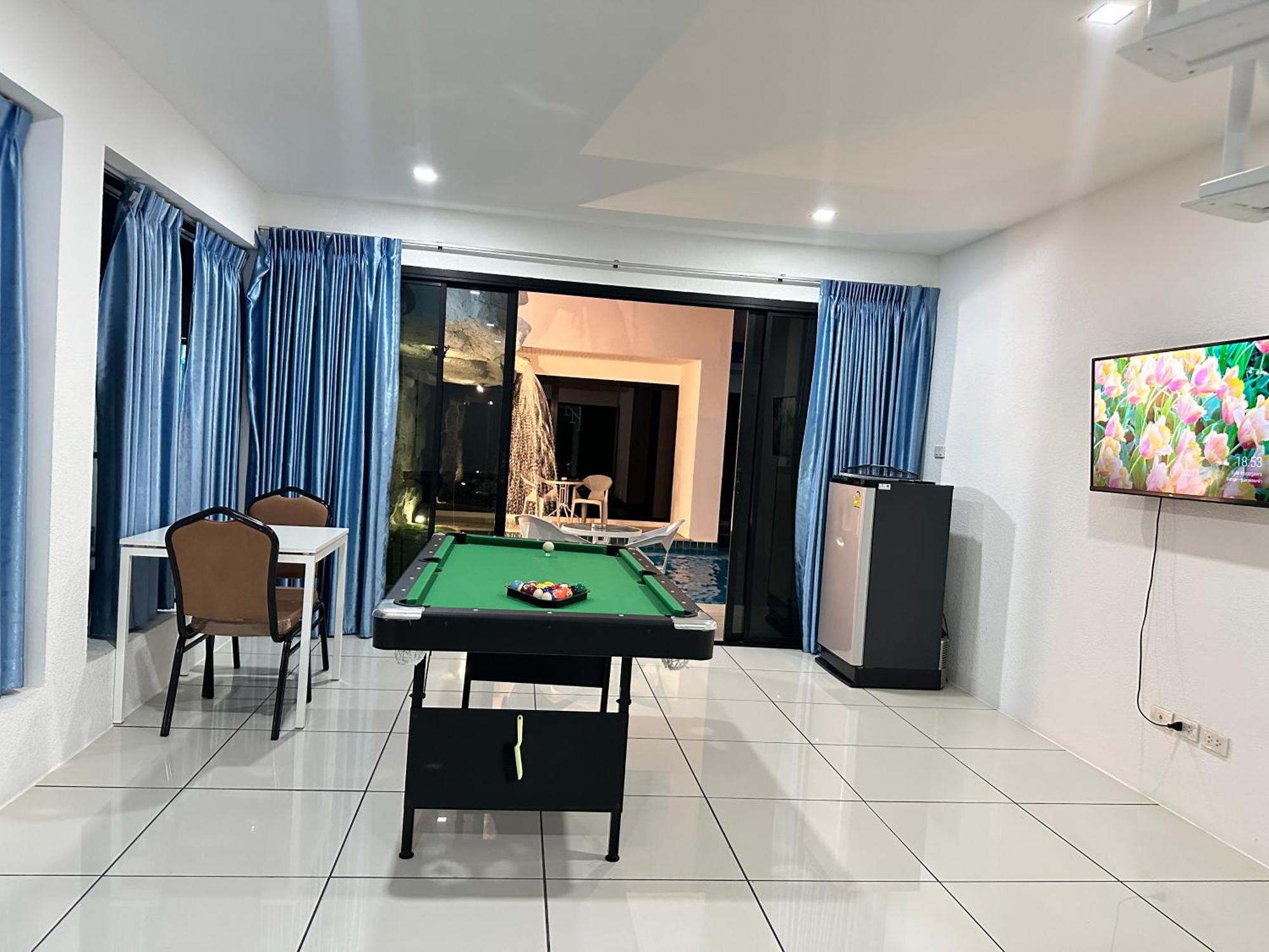 Mona Lisa Pool Homestay Pattaya